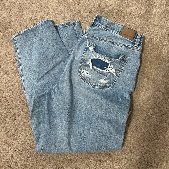 American Eagle distressed mom Jean - Picture 3 of 5